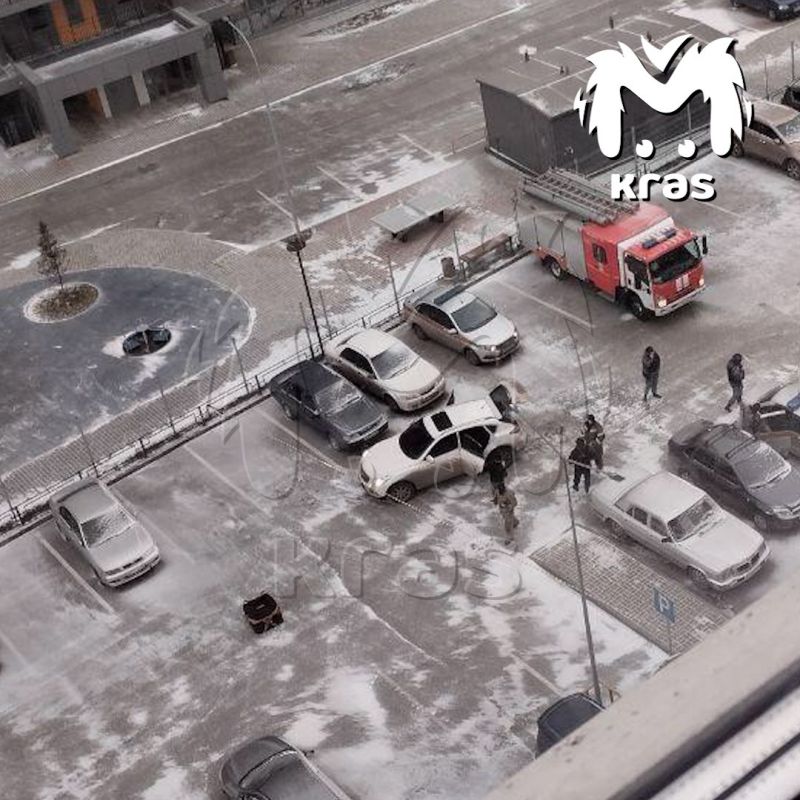 Оперслужбы съехались во двор красноярской многоэтажки из-за муляжа гранаты