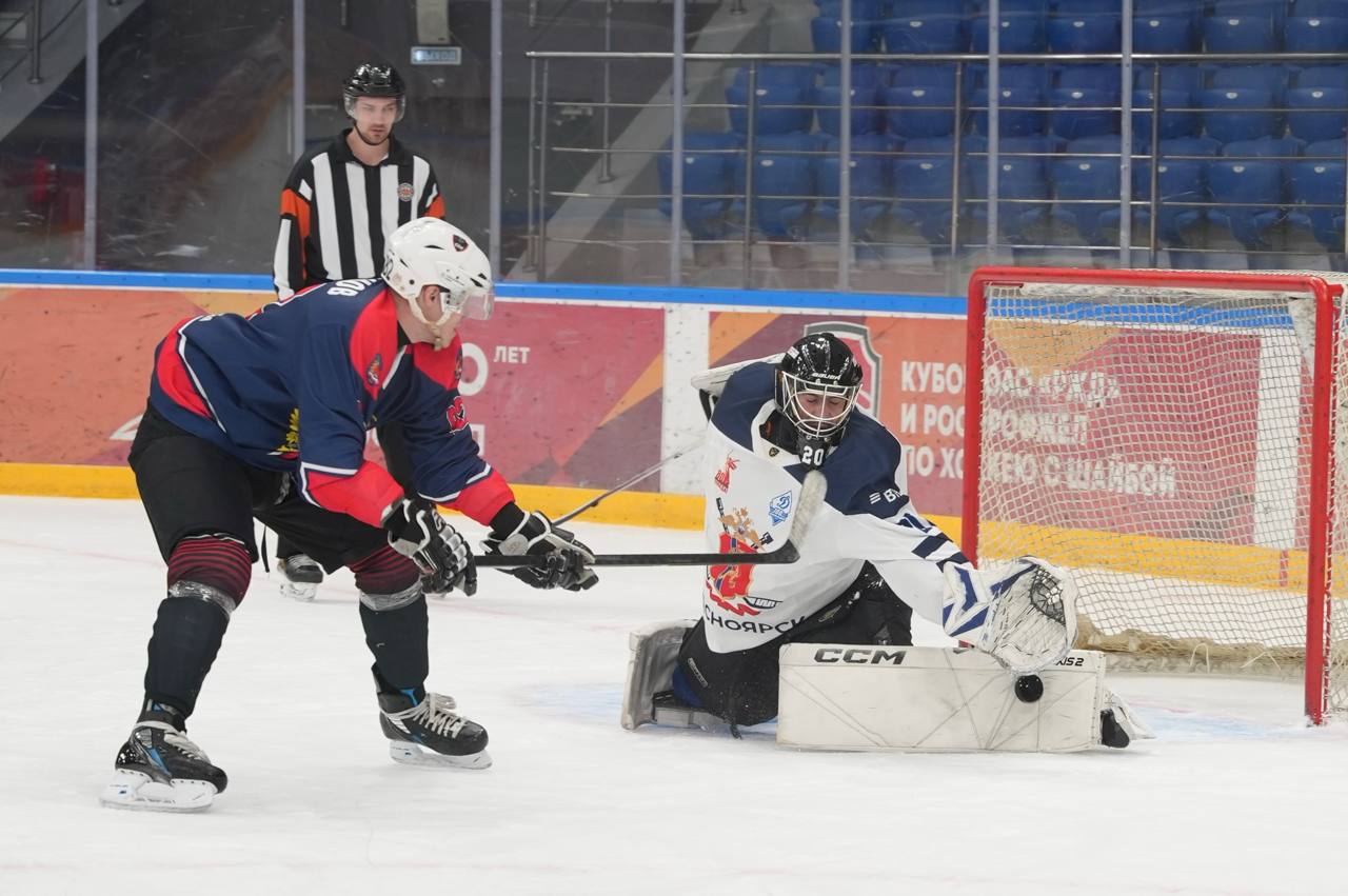 В честь Дня сотрудника органов внутренних дел прокуратура края и ГУ МВД России по краю встретились на товарищеском матче по хоккею В честь Дня сотрудника органов внутренних дел прокуратура края и ГУ МВД России по краю встретились на товарищеском матче по хоккею