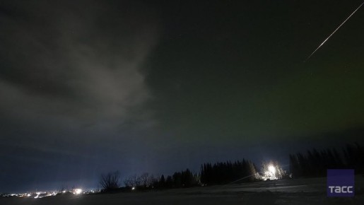 Сразу несколько уникальных явлений природы наблюдали жители села Ванавара на севере Красноярского края: в небе сгорел метеорит, появились световые столбы и полярное сияние