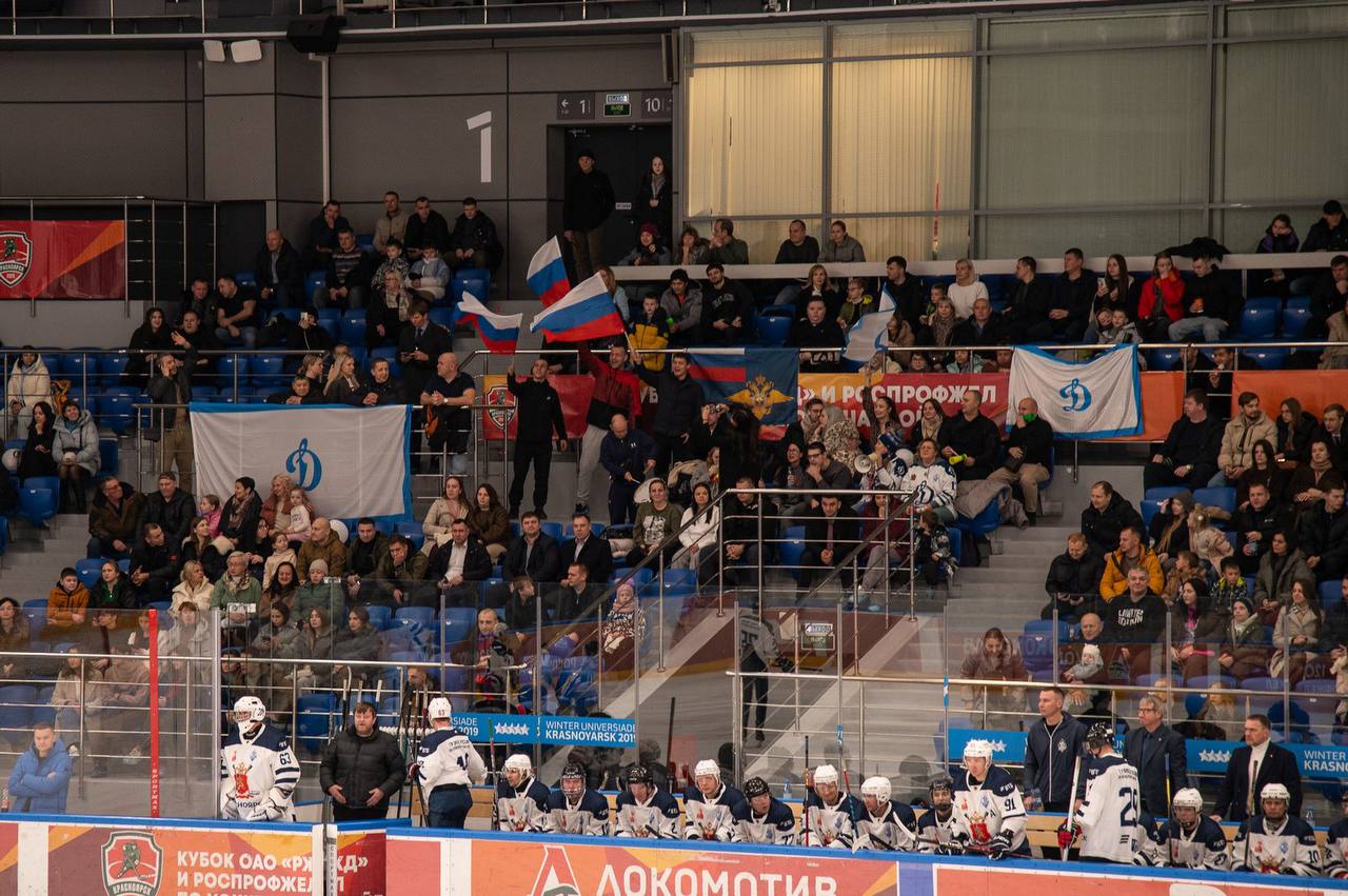 В рамках празднования Дня сотрудника органов внутренних дел Российской Федерации в товарищеском матче по хоккею сошлись команды полицейских и прокуратуры В рамках празднования Дня сотрудника органов внутренних дел Российской Федерации в товарищеском матче по хоккею сошлись команды полицейских и прокуратуры