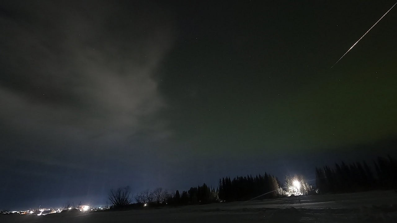 Сразу несколько ярких явлений наблюдали в небе за одну ночь на севере края Сразу несколько ярких явлений наблюдали в небе за одну ночь на севере края
