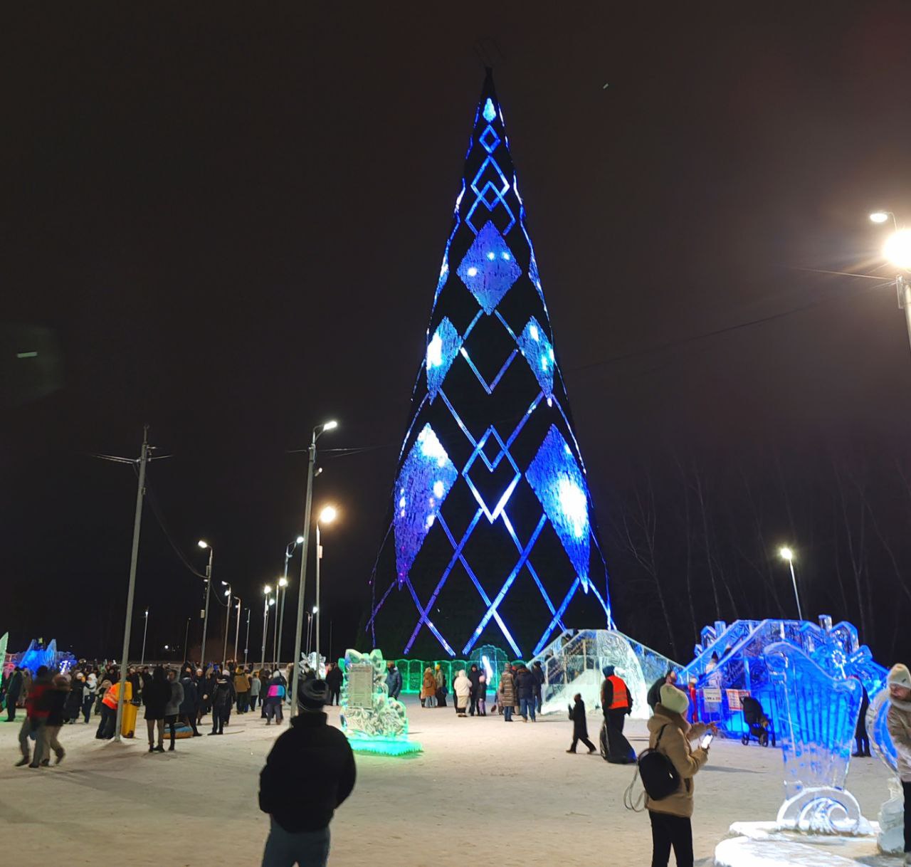 Главная городская ёлка откроется в Татышев-парке 26 декабря