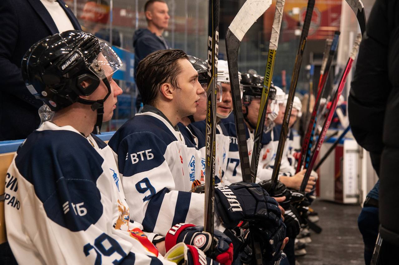 В рамках празднования Дня сотрудника органов внутренних дел Российской Федерации в товарищеском матче по хоккею сошлись команды полицейских и прокуратуры В рамках празднования Дня сотрудника органов внутренних дел Российской Федерации в товарищеском матче по хоккею сошлись команды полицейских и прокуратуры