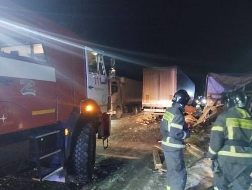 На трассе «Сибирь» под Красноярском произошло ДТП с двумя фурами На трассе «Сибирь» под Красноярском произошло ДТП с двумя фурами