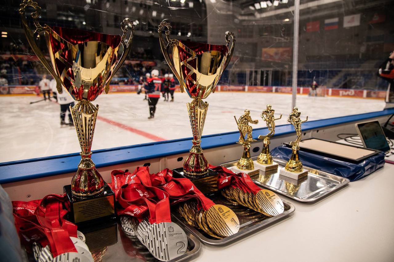 В рамках празднования Дня сотрудника органов внутренних дел Российской Федерации в товарищеском матче по хоккею сошлись команды полицейских и прокуратуры В рамках празднования Дня сотрудника органов внутренних дел Российской Федерации в товарищеском матче по хоккею сошлись команды полицейских и прокуратуры