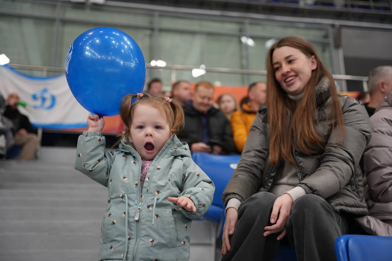 В честь Дня сотрудника органов внутренних дел прокуратура края и ГУ МВД России по краю встретились на товарищеском матче по хоккею В честь Дня сотрудника органов внутренних дел прокуратура края и ГУ МВД России по краю встретились на товарищеском матче по хоккею