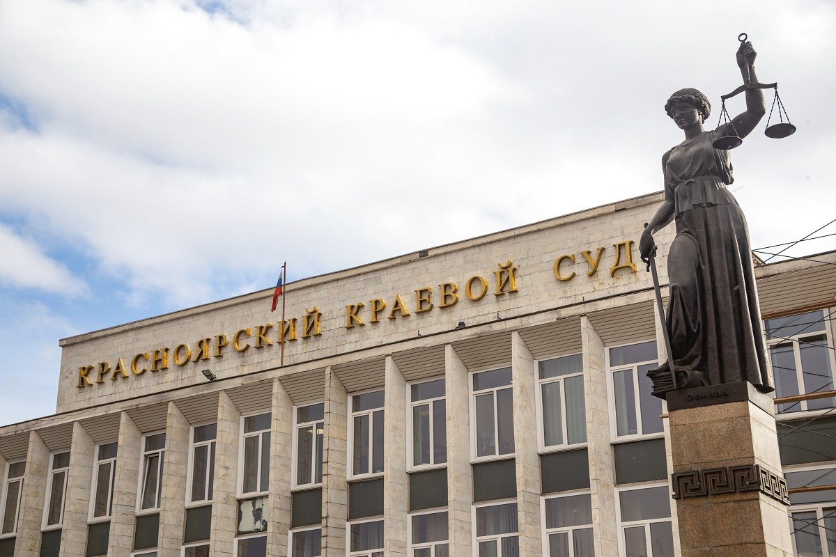 «Мать одобряла издевательства и избежала срока»: в Красноярском крае вынесли приговор мужчине, который довел падчерицу до непоправимого