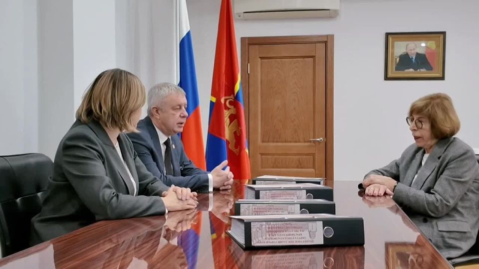 4 тома, почти 2 тысячи страниц