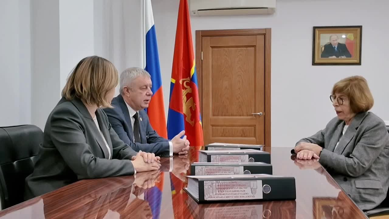 4 тома, почти 2 тысячи страниц