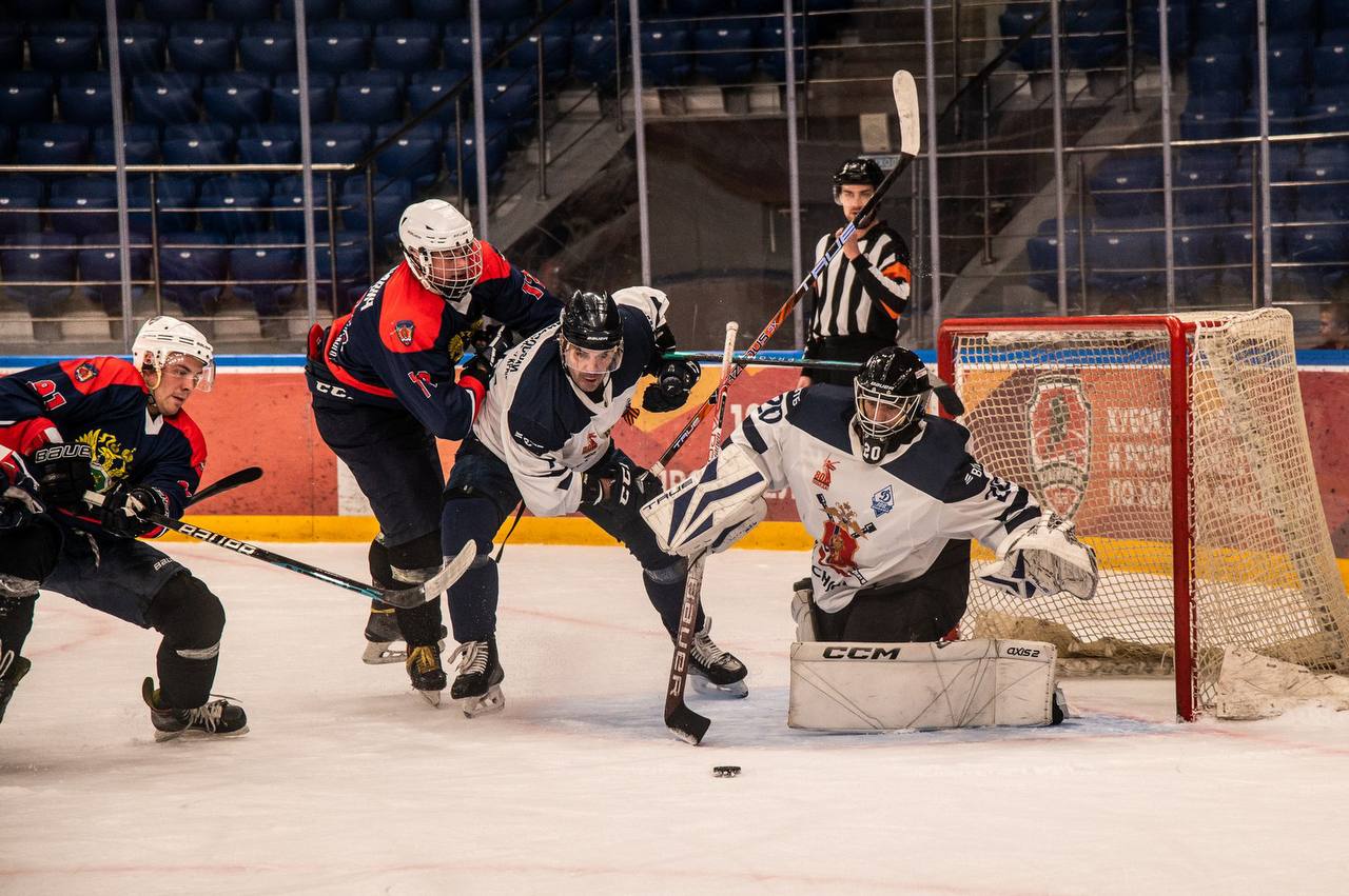 В рамках празднования Дня сотрудника органов внутренних дел Российской Федерации в товарищеском матче по хоккею сошлись команды полицейских и прокуратуры В рамках празднования Дня сотрудника органов внутренних дел Российской Федерации в товарищеском матче по хоккею сошлись команды полицейских и прокуратуры