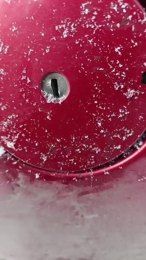 У волонтера «Поиска пропавших детей» слили бензин из машины