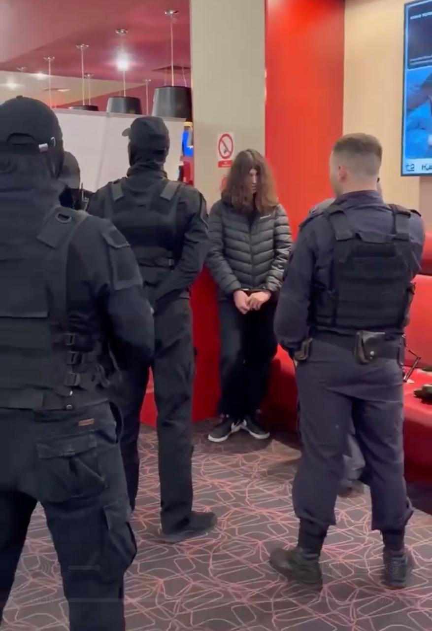 В Москве задержан 16-летний подросток, устроивший поджог в кинотеатре торгового центра «Авиапарк» В Москве задержан 16-летний подросток, устроивший поджог в кинотеатре торгового центра «Авиапарк»