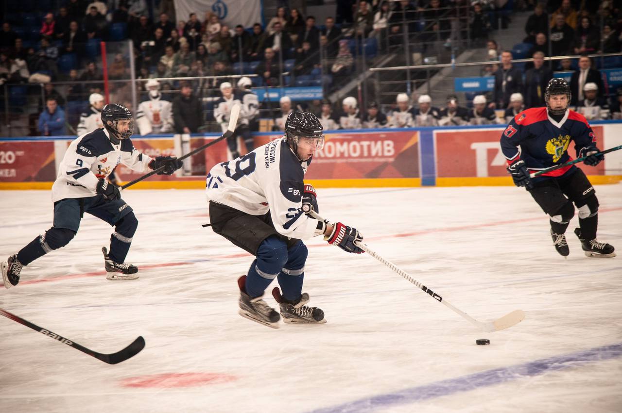 В рамках празднования Дня сотрудника органов внутренних дел Российской Федерации в товарищеском матче по хоккею сошлись команды полицейских и прокуратуры В рамках празднования Дня сотрудника органов внутренних дел Российской Федерации в товарищеском матче по хоккею сошлись команды полицейских и прокуратуры