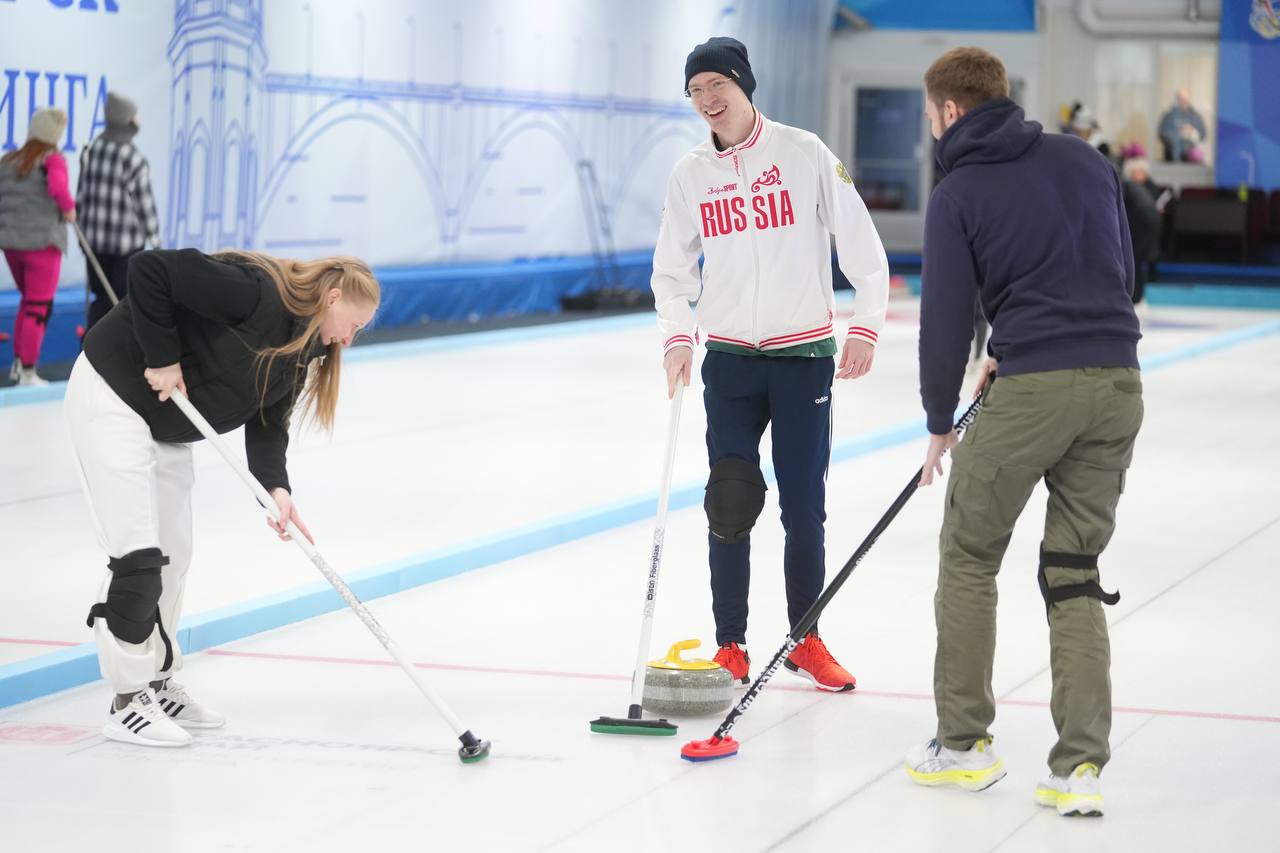 В спорткомплексе «Кёрлинг-Арена» прошёл традиционный турнир по кёрлингу среди работников прокуратуры Красноярского края В спорткомплексе «Кёрлинг-Арена» прошёл традиционный турнир по кёрлингу среди работников прокуратуры Красноярского края