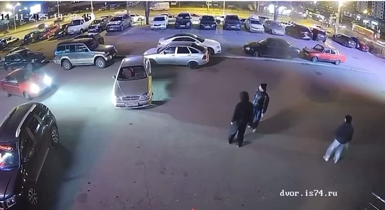 В Магнитогорске случайный прохожий руками остановил сорвавшееся с тормоза авто