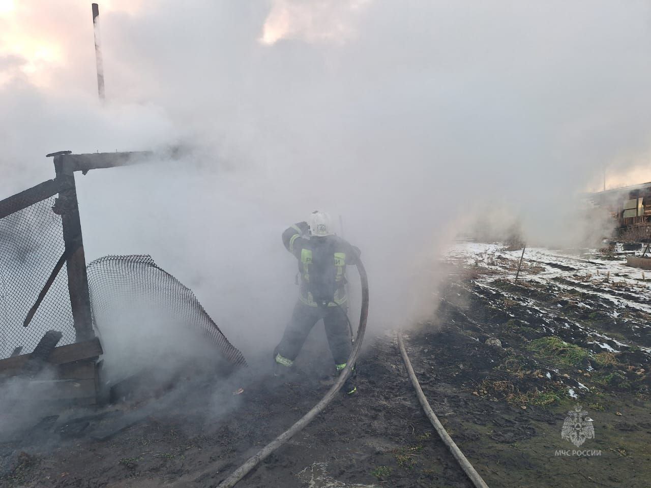 Оперативные итоги субботы. Ликвидировано 14 пожаров, погиб 1 человек, травмирован - 1, спасены 4, из них 1 ребенок Оперативные итоги субботы. Ликвидировано 14 пожаров, погиб 1 человек, травмирован - 1, спасены 4, из них 1 ребенок