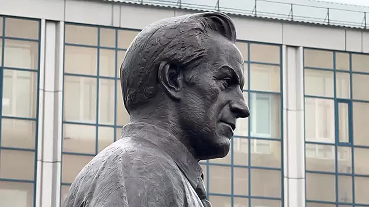 АКАДЕМИКА МИХАИЛА РЕШЕТНЕВА УВЕКОВЕЧИЛИ В КАМНЕ