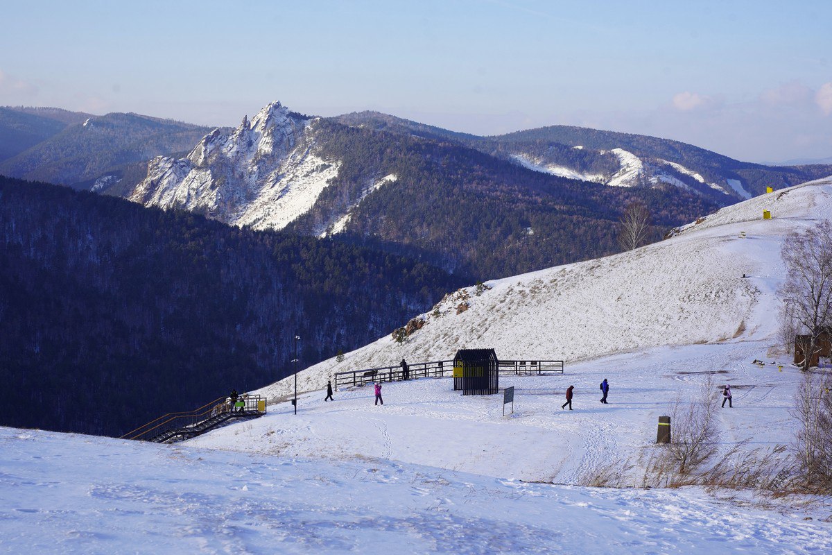 На севере и юге Красноярского края сохраняется опасность схода лавин