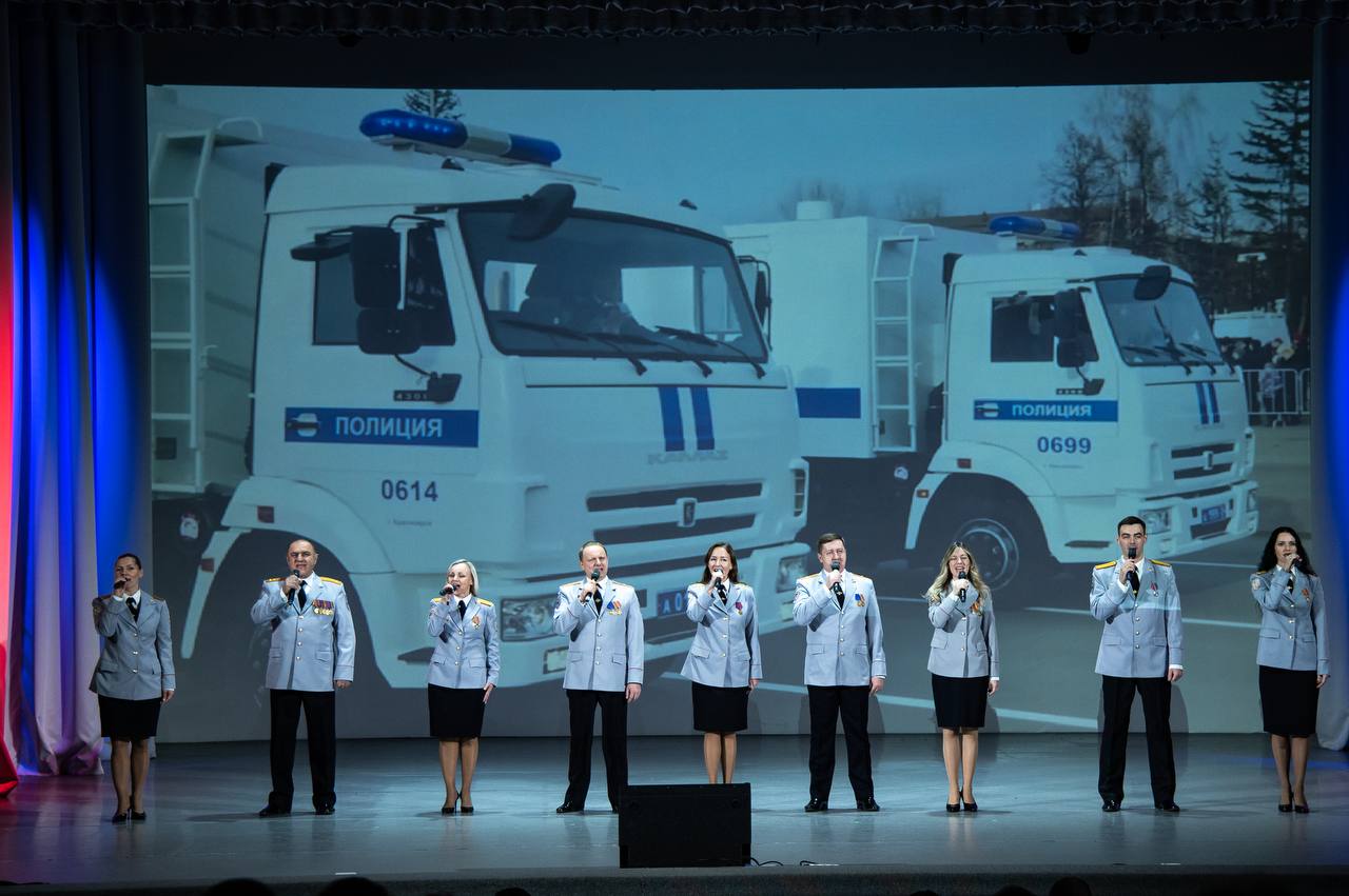 В Красноярске прошел праздничный концерт в честь Дня участкового уполномоченного полиции В Красноярске прошел праздничный концерт в честь Дня участкового уполномоченного полиции
