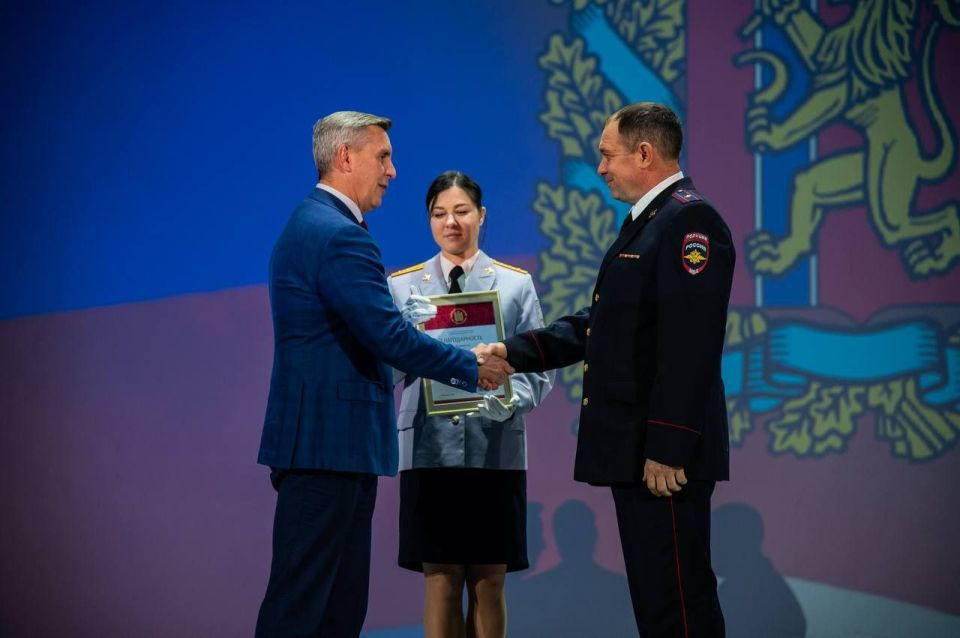 Спикер краевого парламента поздравил участковых с профессиональным праздником