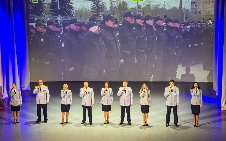 В Красноярске сцене Дворца труда и согласия началось торжественное мероприятие, посвященное Дню образования службы участковых уполномоченных полиции