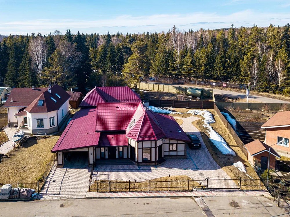 В «Ясной Поляне» продают брутальный коттедж за 37 млн рублей