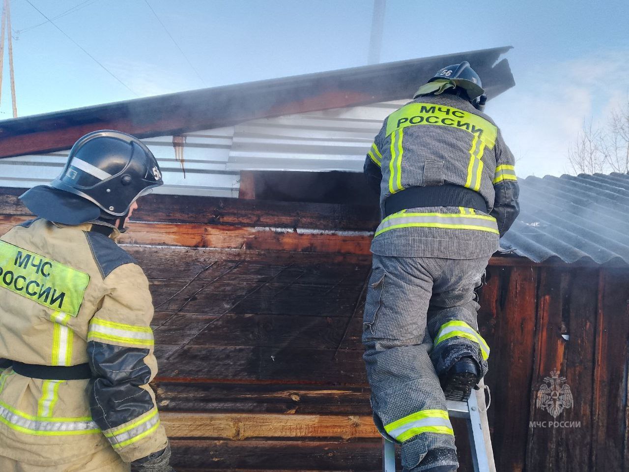 Оперативные итоги. За сутки ликвидировано 16 пожаров, травмирован 1 человек, спасён - 1. В городе Норильске пожар в квартире многоквартирного дома на площади 1 м, травмирован мужчина