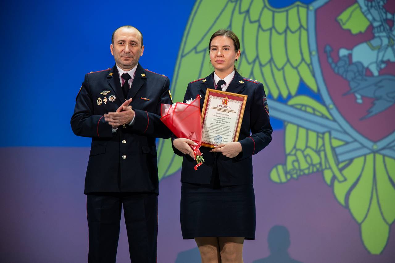 В Красноярске прошел праздничный концерт в честь Дня участкового уполномоченного полиции В Красноярске прошел праздничный концерт в честь Дня участкового уполномоченного полиции