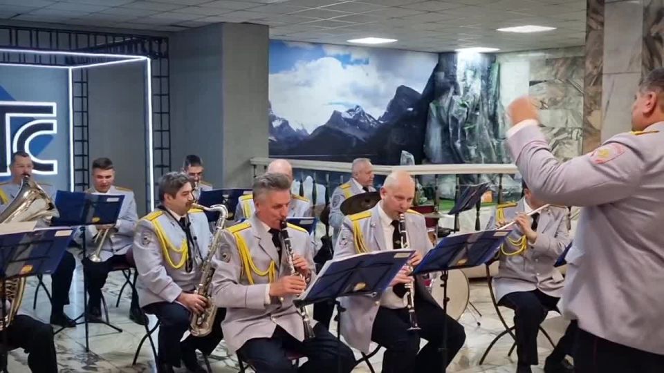 Служба, которая объединяет