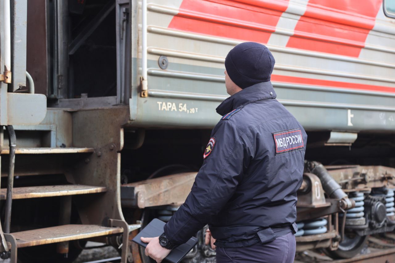 Транспортные полицейские по горячим следам раскрыли кражу крупной суммы денег в поезде