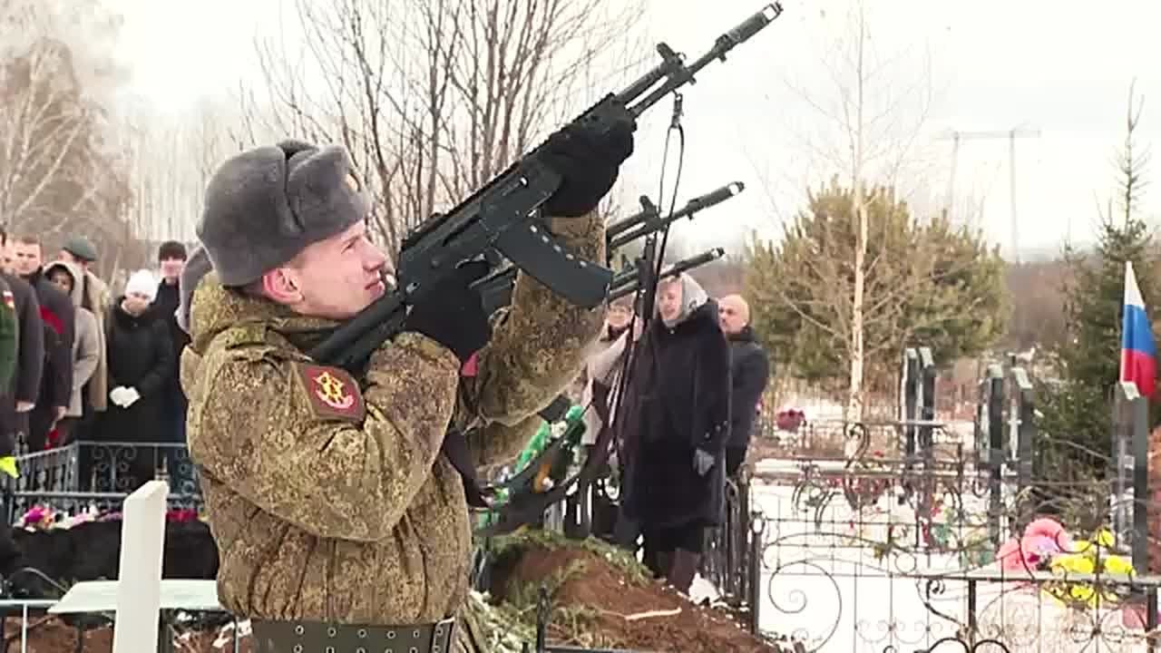 МИХАИЛ КОТЮКОВ ПРИНЯЛ УЧАСТИЕ В ЦЕРЕМОНИИ ПРОЩАНИЯ С ГЕРОЕМ РОССИИ МИХАЙЛОВЫМ В ШАРЫПОВО