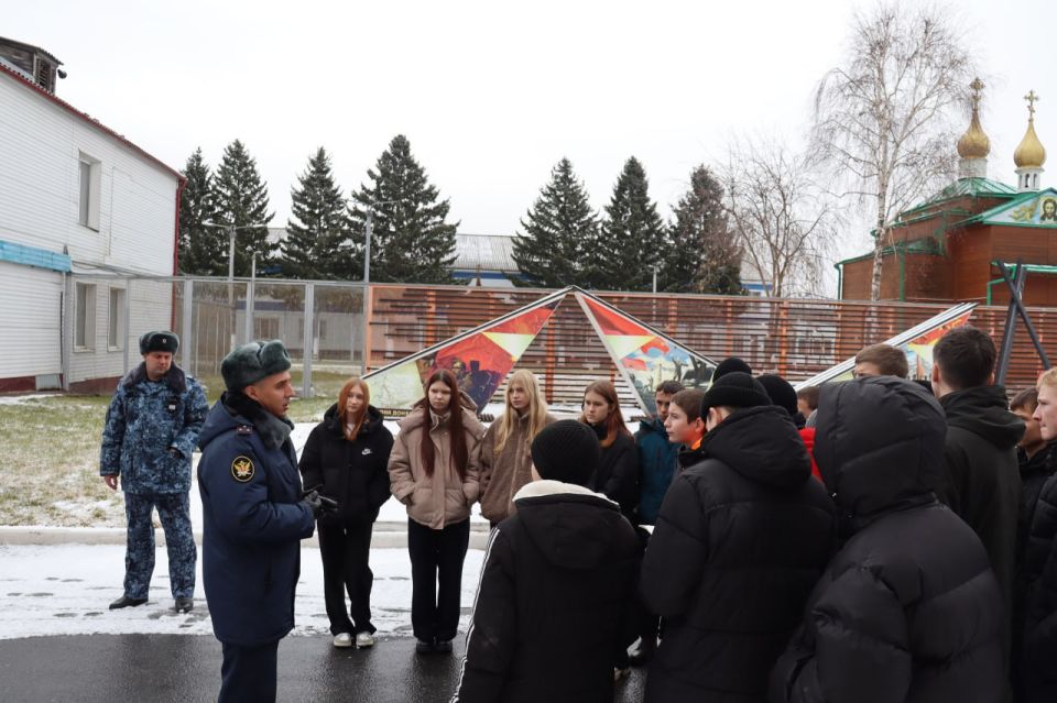 В Канской воспитательной колонии прошло профилактическое мероприятие для учащихся Астафьевской средней общеобразовательной школы