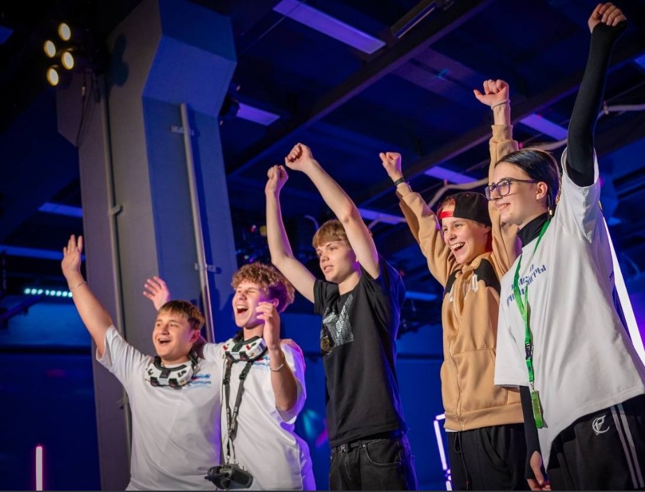 Представители Красноярского края взяли медали всероссийского турнира по гонкам дронов Представители Красноярского края взяли медали всероссийского турнира по гонкам дронов