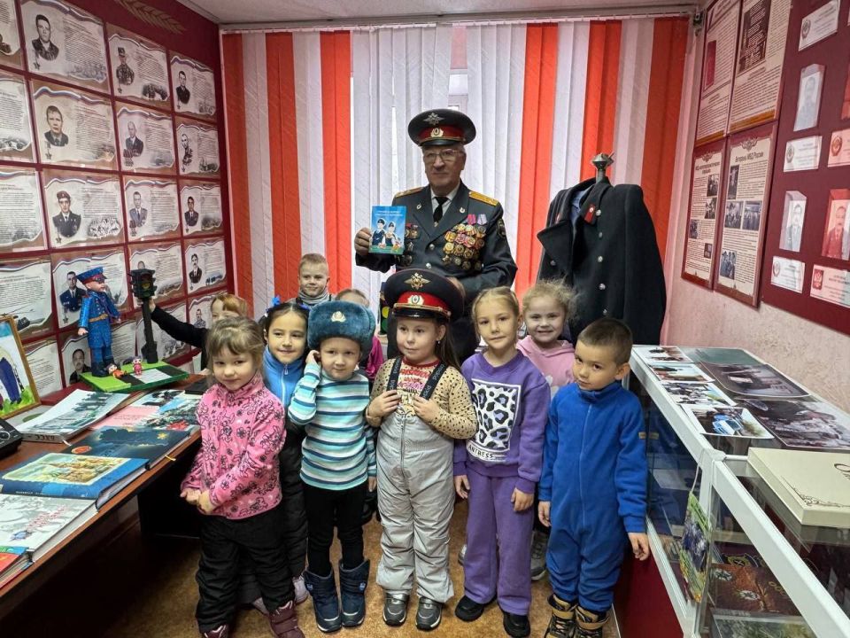 Профессия — Родину защищать! Как полицейские Красноярского края знакомят молодежь со своей работой