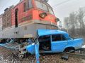 Поезд протаранил "Жигули" на железнодорожном переезде в Курагино