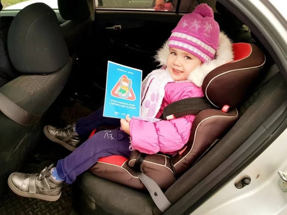 Сотрудники Госавтоинспекции Красноярска напоминают о правильном использовании детских удерживающих устройств