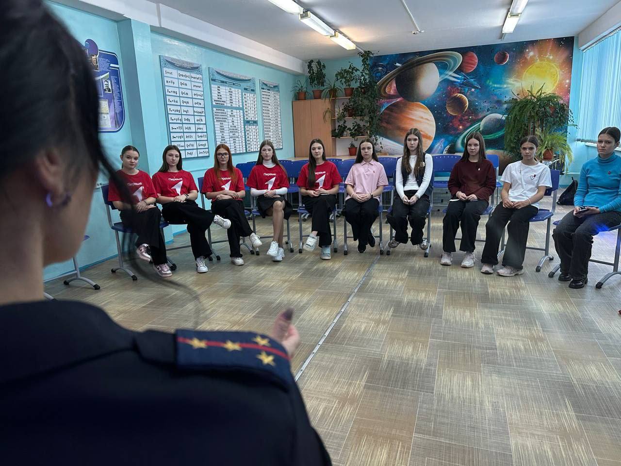 Классная встреча. Сотрудница МО МВД России «Ачинский» стала почетным гостем нового проекта Первых Классная встреча. Сотрудница МО МВД России «Ачинский» стала почетным гостем нового проекта Первых