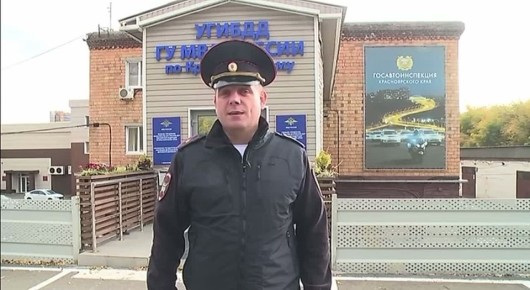 КАК БЕЗОПАСНО ОСВОБОДИТЬ ДОРОГУ ДЛЯ ПРОЕЗДА СПЕЦАВТОМОБИЛЯ