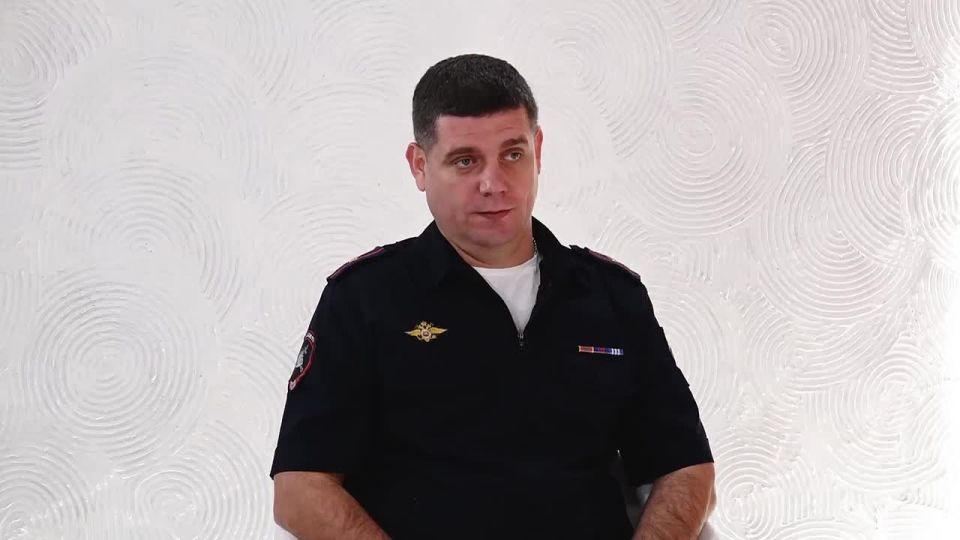 "Подготовка автомобиля к межсезонью, основы безопасного управления транспортным средством в гололед и что делать чтобы избежать ДТП?" - об этом и о многом другом в студии 8 канала рассказывает начальник отделения пропаганды...