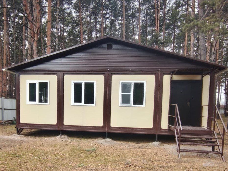 На территории ведомственного лагеря ГУФСИН «Республика Солнечная» установлена новая многофункциональная спортивная площадка и модульный медицинский пункт