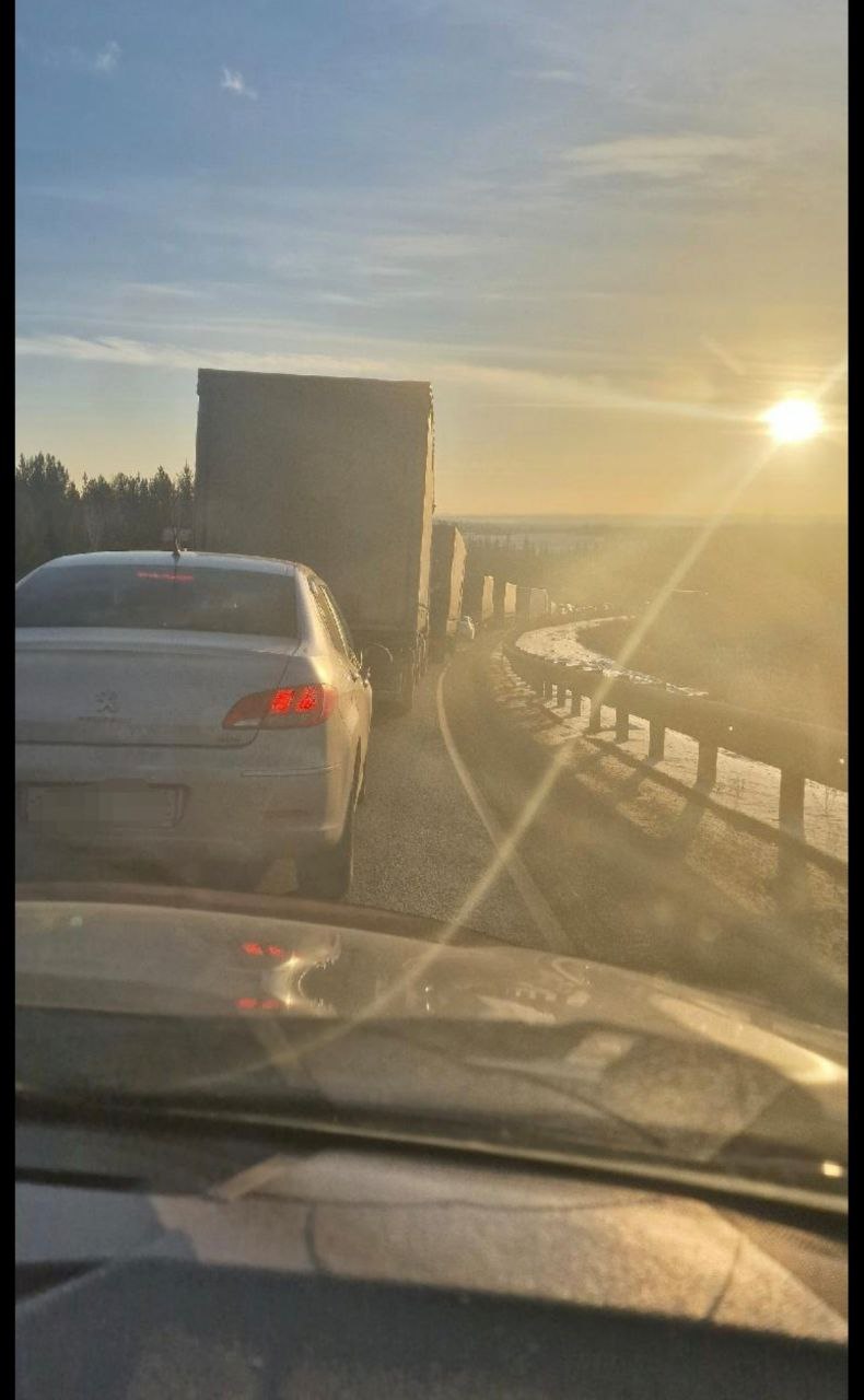 Сегодня на трассе Р-255 "Сибирь" загорелся грузовик Сегодня на трассе Р-255 "Сибирь" загорелся грузовик