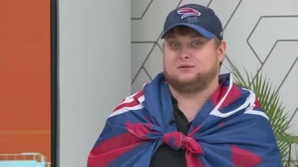 Нападающий красноярского хоккейного «Сокола» Владислав Джиошвили и представитель фан-сектора Артём Зареев в программе «Утро на Енисее» рассказали о предстоящей домашней серии игр, а также о наборе в фан-сектор команды