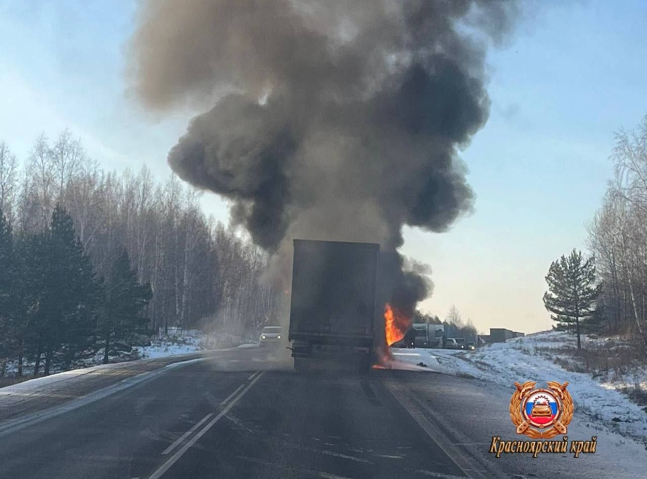 Сегодня на трассе Р-255 "Сибирь" загорелся грузовик Сегодня на трассе Р-255 "Сибирь" загорелся грузовик