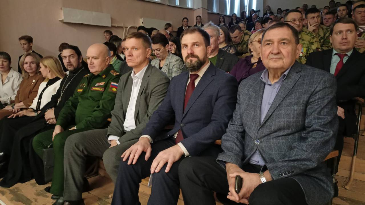 В Сосновоборске увековечили память Героя России Константина Чиркова