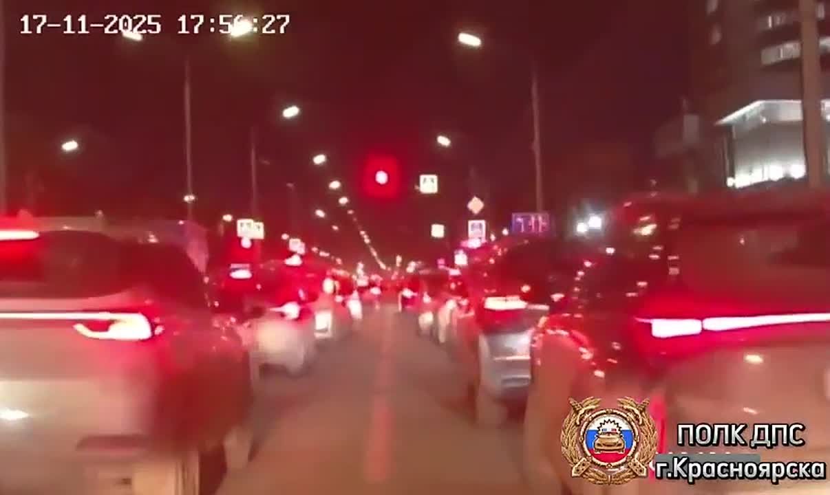 Инспекторы помогли красноярке, которой стало плохо за рулем