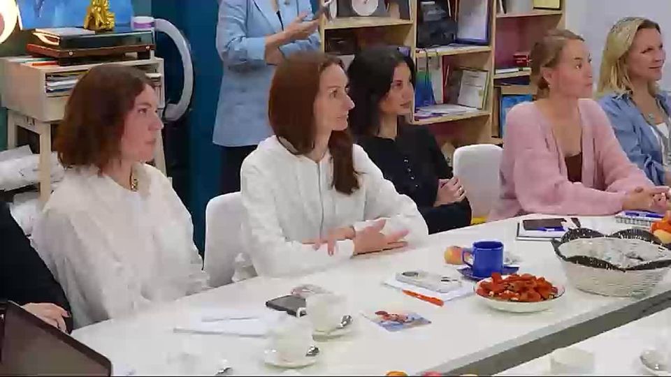 За деньги – да, но счастья они не дают: Где источник радости для построения успешного бизнеса? Об этом задумались наши участницы в четвертой серии проекте «Ты топ-модель! Бизнес-модель!»