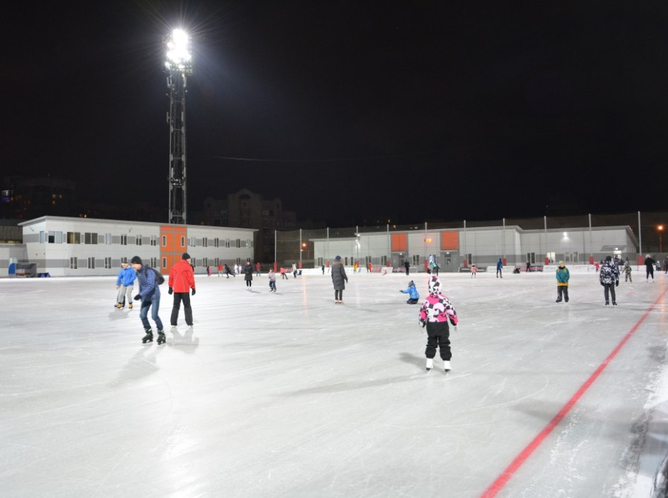 На стадионе «Локомотив» в Красноярске открыли каток!