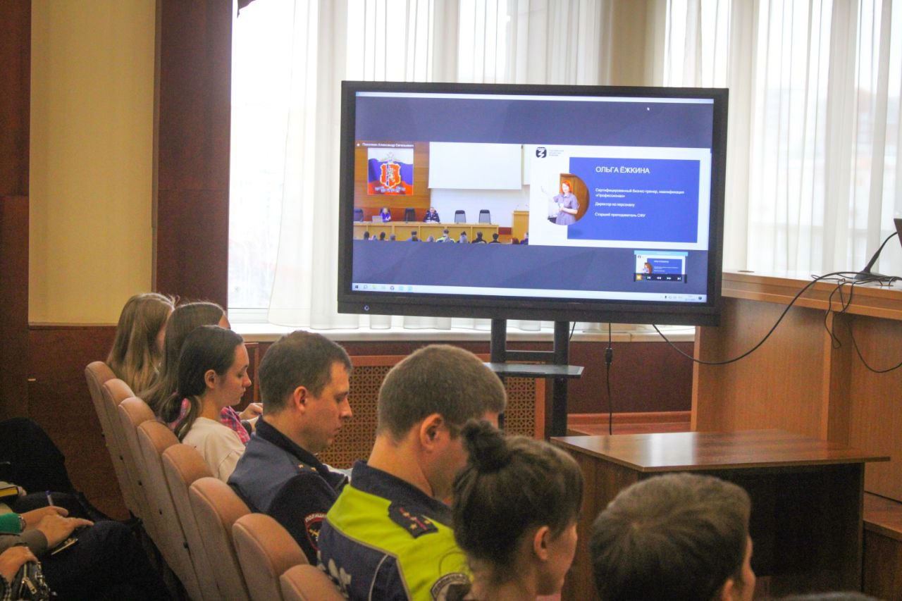 В краевом Главке МВД прошла познавательная лекция от представителя Российского общества «Знание» Ольги Ёжкиной В краевом Главке МВД прошла познавательная лекция от представителя Российского общества «Знание» Ольги Ёжкиной