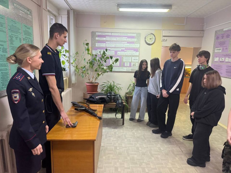 В ОМВД по ЗАТО г.Зеленогорск активно проводятся профориентационные встречи с молодежью