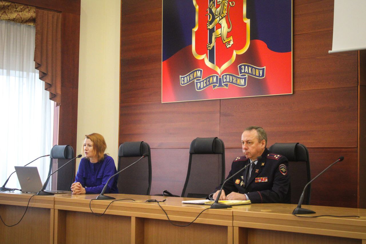 В краевом Главке МВД прошла познавательная лекция от представителя Российского общества «Знание» Ольги Ёжкиной В краевом Главке МВД прошла познавательная лекция от представителя Российского общества «Знание» Ольги Ёжкиной